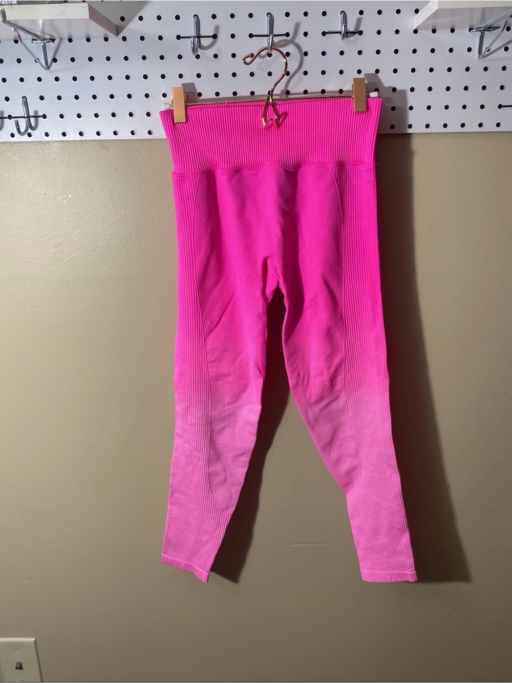PINK Victoria’s Secret Pink Ombre Ribbed Seamless Workout Tight